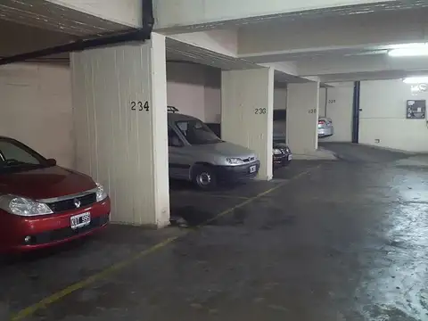 Cochera en  Av. cordoba entre parana y montevideo