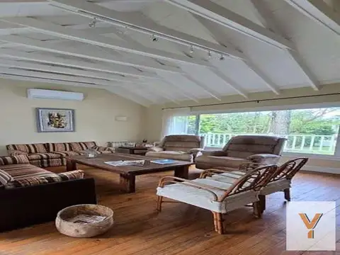 Casa 5 ambientes con 2 baños