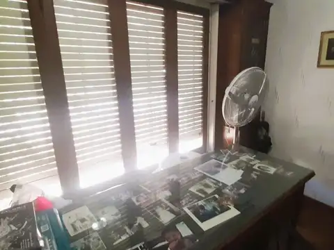 MARAVILLOSA CASA 4 AMB.-GGE P/2 AUTOS-FONDO LIBRE C/PISCINA