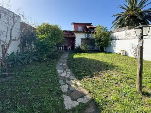 Casa en Venta con 3 cocheras