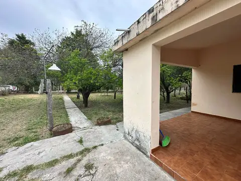 VENTA CASA LAS ROSAS 2 DORM SOBRE CALLE ASFALTADA