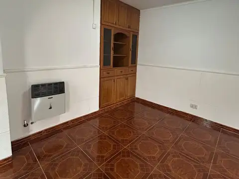 Casa 6 ambientes con 2 baños