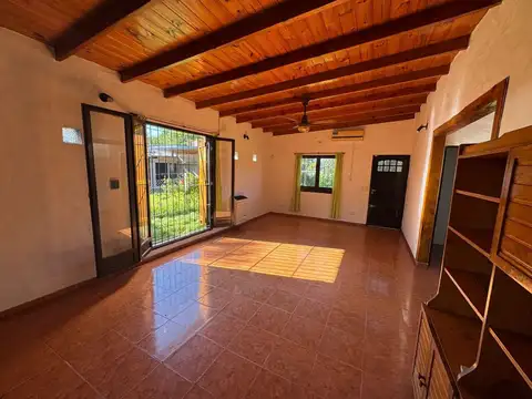 Casa 3 ambientes con 1 baño