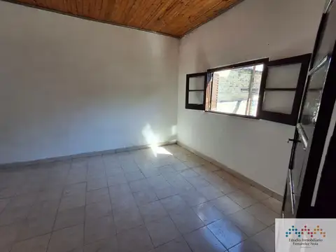 Casa 3 ambientes con 1 baño