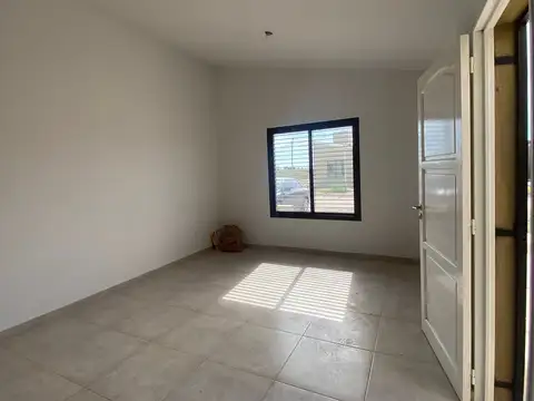 Casa en Alquiler con 1 cochera