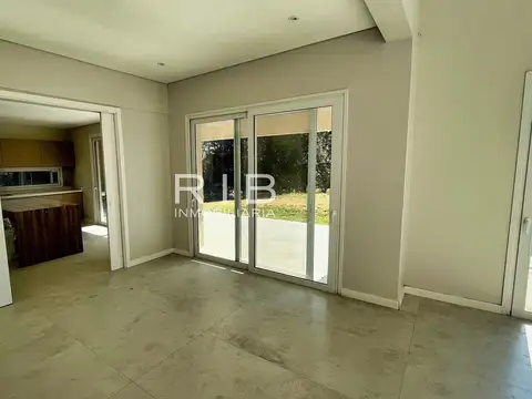 Casa 4 ambientes con 4 baños