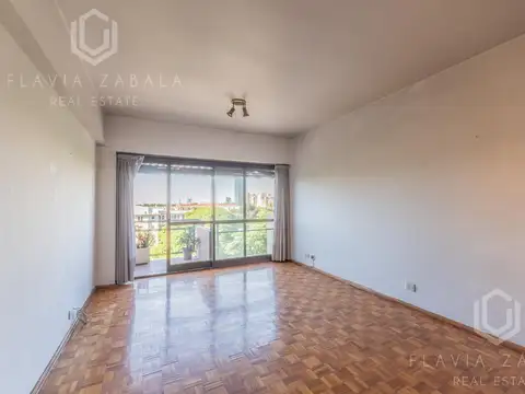 Venta departamento tres ambientes con balcón, cochera y baulera. Palermo