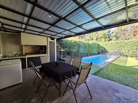 Casa en Venta con 2 cocheras