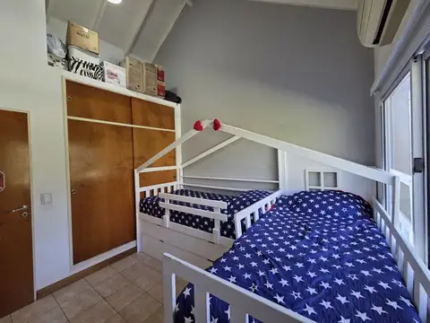 VENTA DE CASA DE 3 AMBIENTES CON GALERÍA - PARRILA - PARQUE - PILETA - APTO CRÉDITO LA LONJA, PILAR