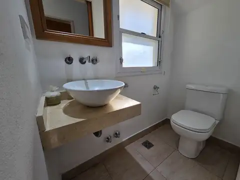 VENTA DE CASA DE 3 AMBIENTES CON GALERÍA - PARRILA - PARQUE - PILETA - APTO CRÉDITO LA LONJA, PILAR