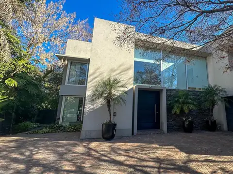 Casa en venta 5 Amb-Las Lomas-Jockey - Pileta -Galeria