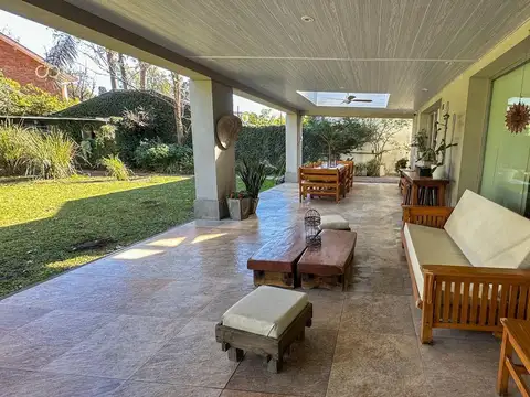 Casa 5 ambientes con 4 baños