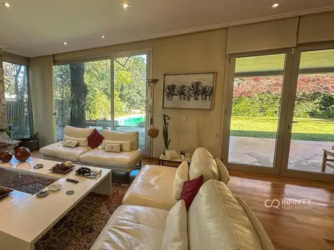 Casa en Venta con 5 cocheras