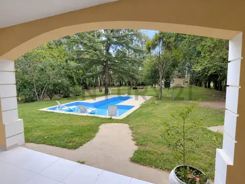 Casa 4 ambientes con 2 baños