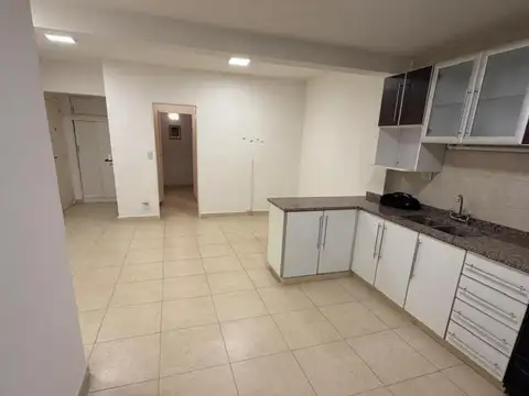 DPTO DE 2 AMBIENTES CON DEPENDENCIA Y BALCÓN A LA CALLE