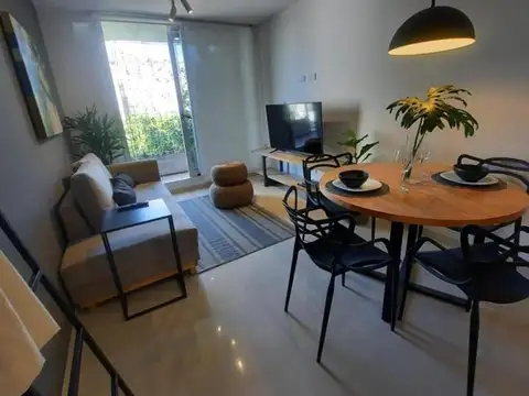 A estrenar un dormitorio con balcón verde