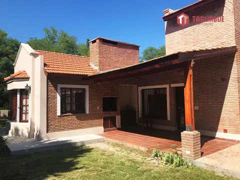 Casa 6 ambientes con 2 baños