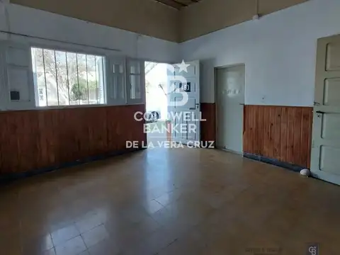 Venta Terreno de gran dimensión con construccion a refaccionar/demoler. San Carlos Centro