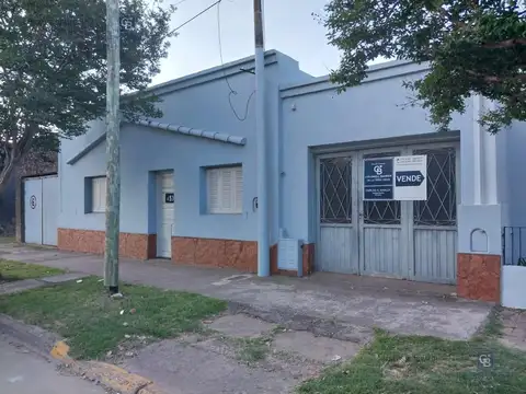 Venta Terreno de gran dimensión con construccion a refaccionar/demoler. San Carlos Centro