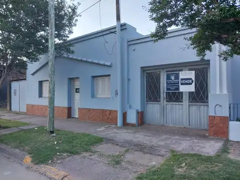 Venta Terreno de gran dimensión con construccion a refaccionar/demoler. San Carlos Centro