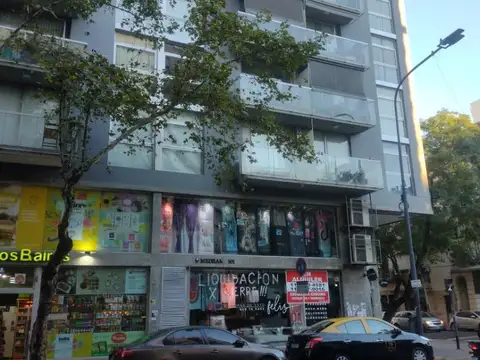 1 Ambiente Apaisado con Dos Ventanales Dividido en 2 amb !