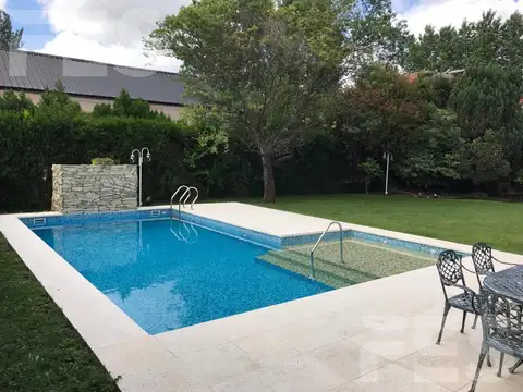 Casa 6 ambientes con 3 baños