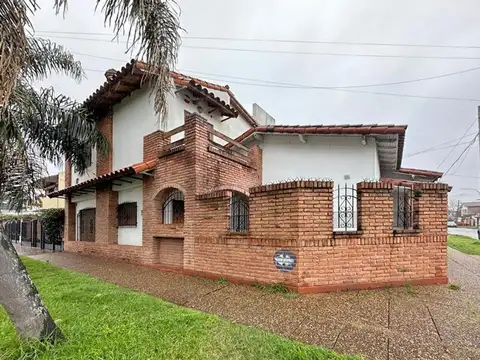 VENTA CASA 6 AMBIENTES ITUZAINGO NORTE