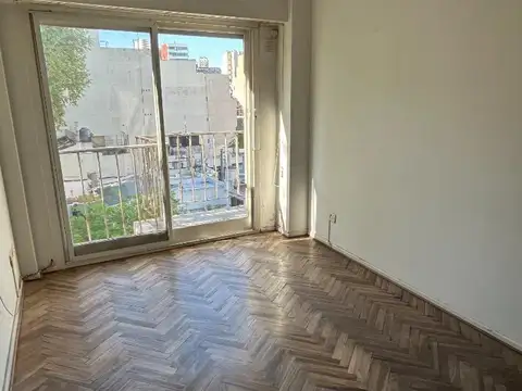 Al frente con balcón, muy buena ubicación