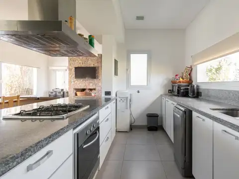 Casa en Alquiler de 4 dormitorios