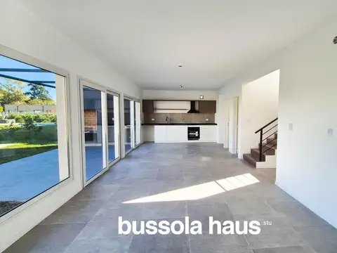 Casa en Venta con 2 cocheras