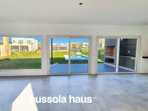 Casa 4 ambientes con 2 baños