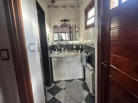 Casa 5 ambientes con 2 baños