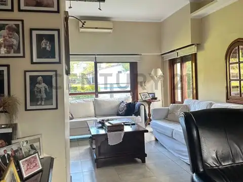 Juan Brown 300, Piso 0