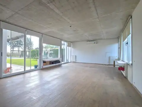 Casa 8 ambientes con 4 baños