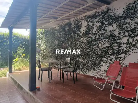 Casa 6 ambientes con 2 baños