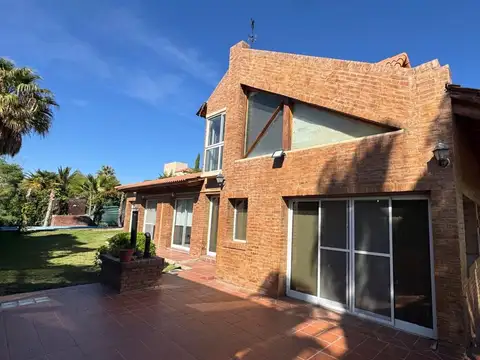 Casa en Venta en Godoy Cruz, USD 320.000