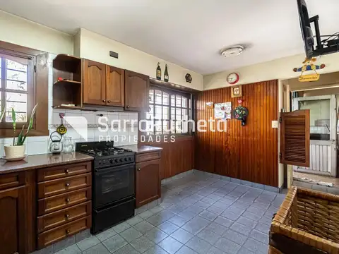 Casa en Venta con 4 cocheras