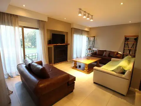 Casa 6 ambientes con 3 baños