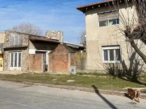 156 Esq. 17 - CASA A RECICLAR DE 3 DOR 100