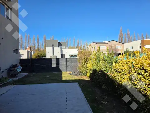 Casa en Venta en Plottier, USD 280.000