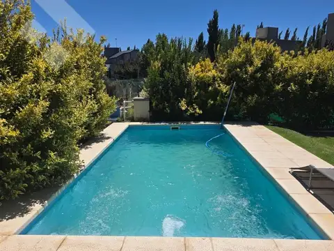 VENTA, casa 3 dormitorios con pileta, Bº Finca Villa  Muluen- PLOTTIER