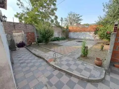 Venta. Casa. 4 Ambientes. Patio, Parrilla, Fondo Libre.