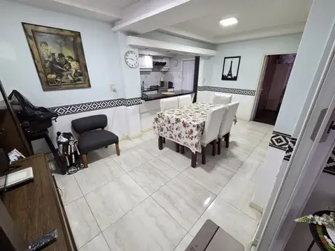 Depto Tipo Casa en Venta con 1 cocheras