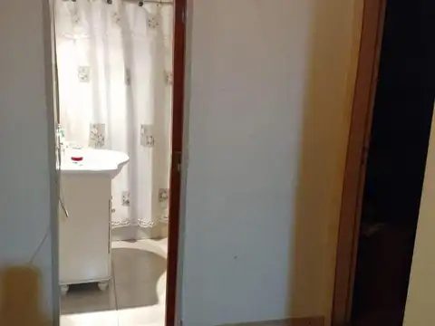 Chalet en lote propio de 4 ambientes c/cochera y fondo + dep