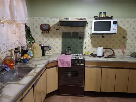 Casa 4 ambientes con 2 baños
