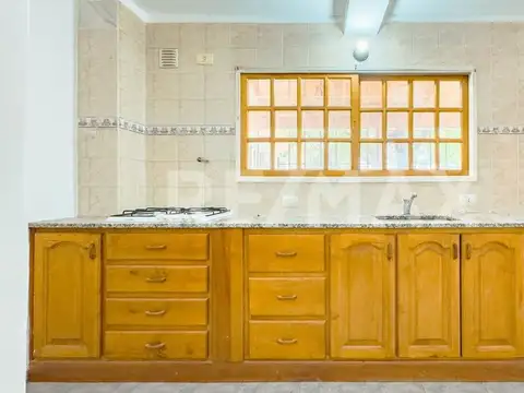 CASA CON DOS DEPARTAMENTOS - TEJAS ROJAS - NEUQUÉN