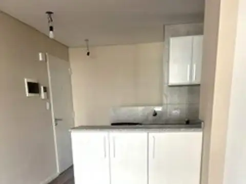 Muy luminoso monoambiente con Balcón,
