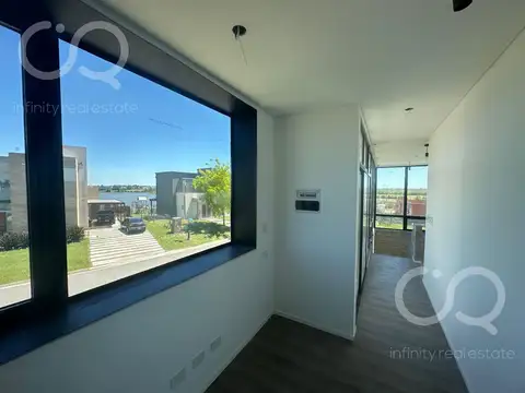 Casa en Alquiler con 2 cocheras
