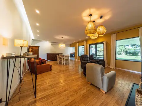 Casa 5 ambientes con 3 baños