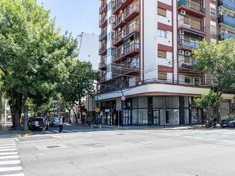 Local en esquina en Venta- Alta exposicion- Doble Altura